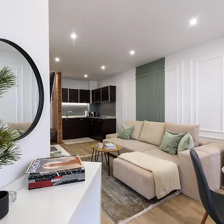 Bonbon Next To Gondola * بانسكو