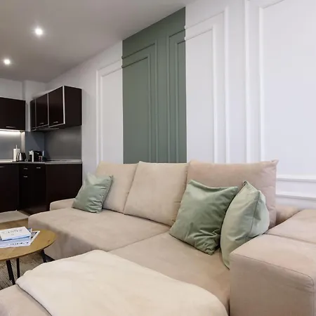 Bonbon Next To Gondola بانسكو